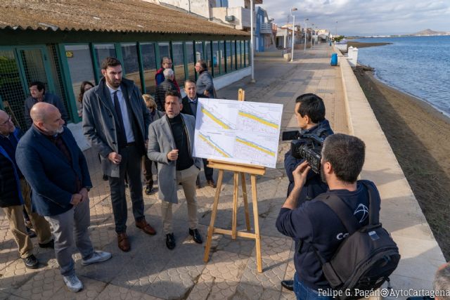 El Ayuntamiento y la Comunidad se reúnen con los vecinos de Los Nietos para escuchar la problemática del deslinde