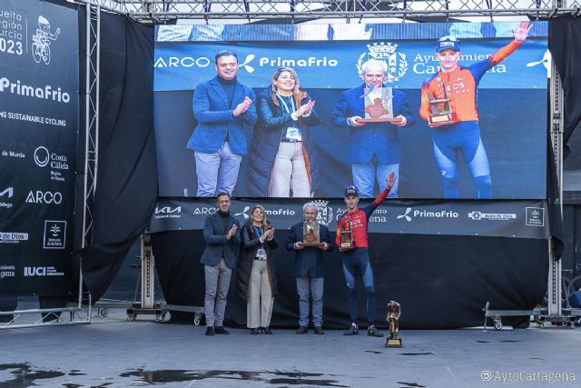 El Parque Torres acoge la llegada de la 43 Vuelta Ciclista a la Región, marcada por la lluvia y el frío