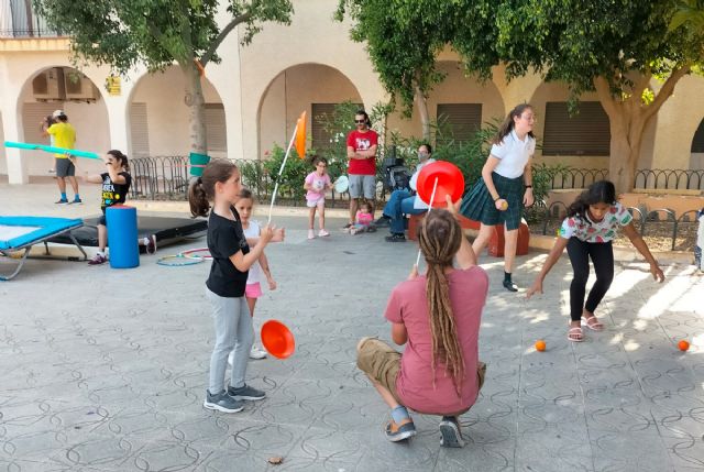 Mucho Más Mayo abre el espacio público a la vida cultural en El Ensanche