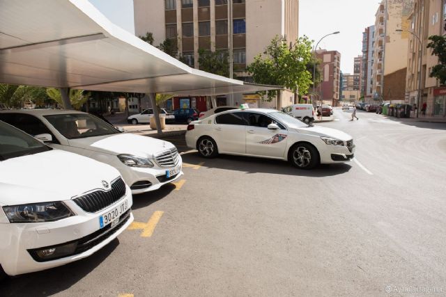 El Ayuntamiento inicia un plan de mejora de las marquesinas de paradas de taxi con dos actuaciones prioritarias