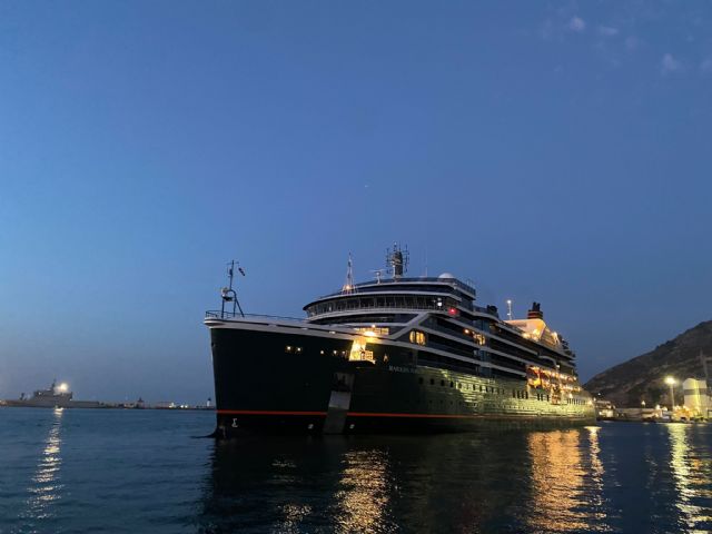 El recién estrenado crucero de expedición Seabourn Pursuit desembarca por primera vez en el Puerto de Cartagena con 255 pasajeros