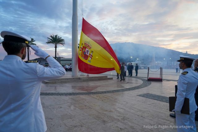 La alcaldesa anima a celebrar el Día de la Hispanidad con la bandera que defiende la justicia, la solidaridad y la igualdad