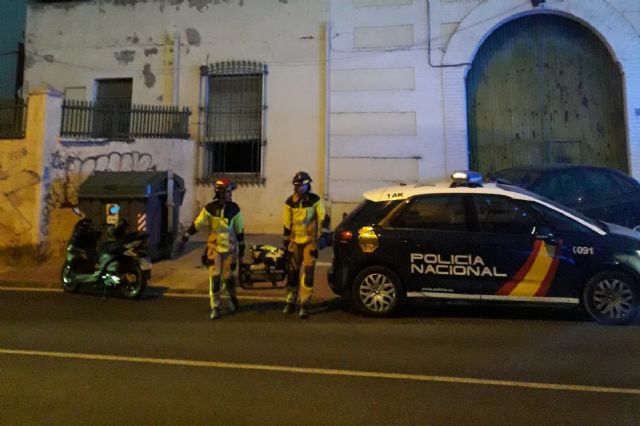 Los bomberos rescatan a un accidentado que había accedido a un edificio abandonado en Los Barreros