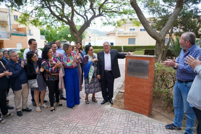 Cartagena rinde homenaje al Rey de la décima, ´El taxista´, con una plaza en Los Belones