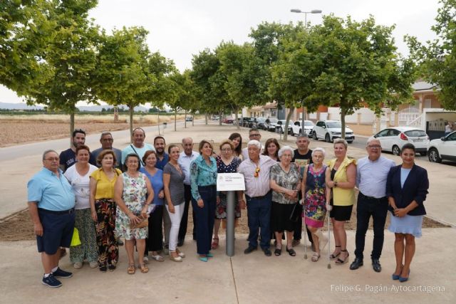 El Ayuntamiento dedica dos plazas en Pozo Estrecho al fundador de la SAM Santa Cecilia y al presidente de la Casa del Pueblo durante la Guerra Civil