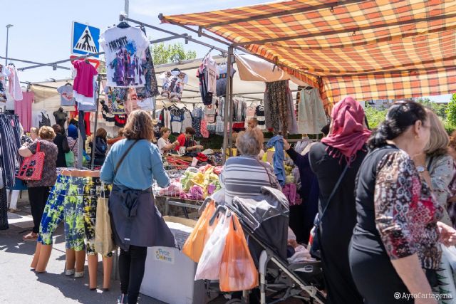 Los Dolores, La Aljorra y La Palma abren sus mercadillos este jueves festivo