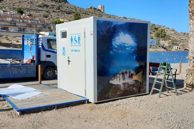 Murales y fotografías submarinas protagonizan una campaña de concienciación ambiental en el litoral cartagenero