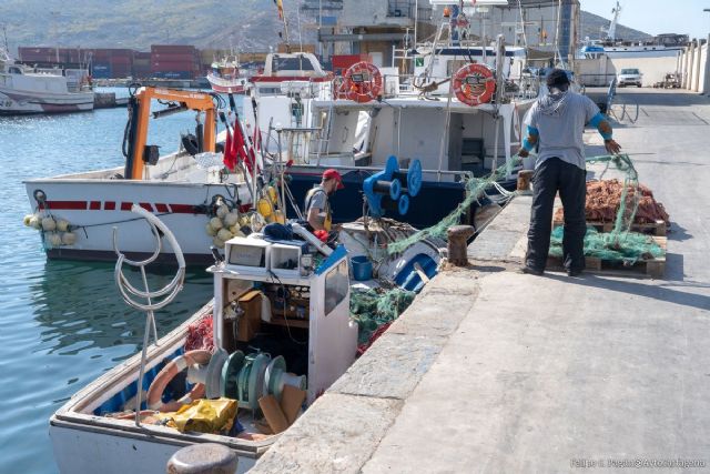 El Ayuntamiento de Cartagena apoya con diez mil euros la modernización del sistema de subasta de la Cofradía de Pescadores