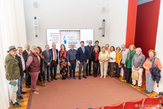 Begoña Moreno gana el Premio Internacional de Poesía Antonio Oliver Belmás de Cartagena