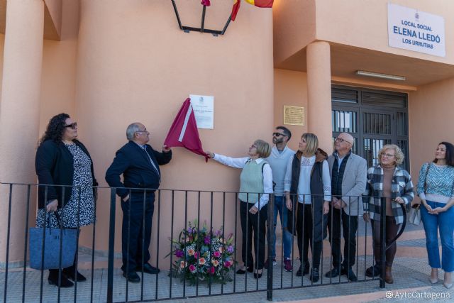 Los Urrutias homenajea a la que fuera su presidenta vecinal, poniendo el nombre de Elena Lledó al Local Social