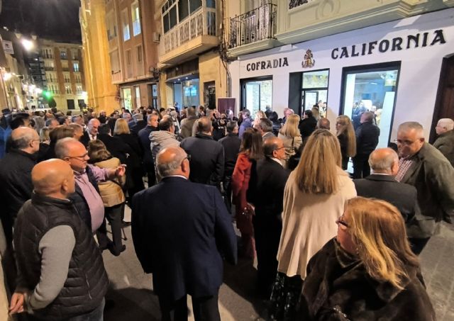 Multitudinaria inauguración de la segunda sede de la Cofradía California con una exposición sobre la ‘Cartagena Barroca‘