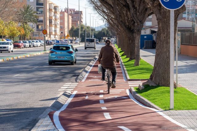 Finalizan las obras del carril bici de Ingeniero de la Cierva, que elevan a más de 45 km la red de vías para ciclistas