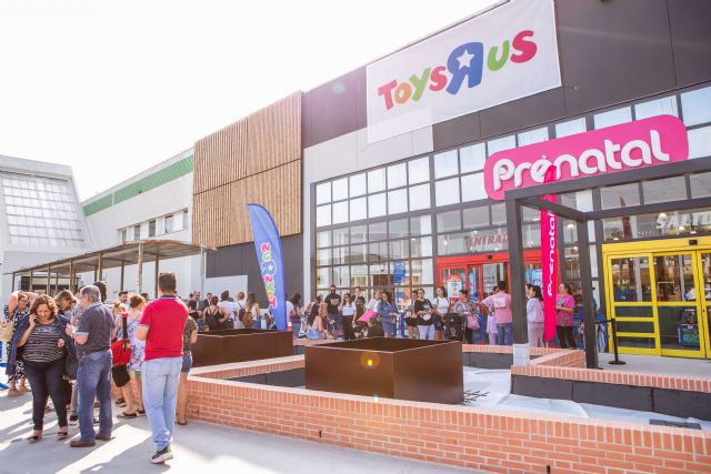 Prénatal inaugura una tienda dentro del Toys'R'Us de Cartagena