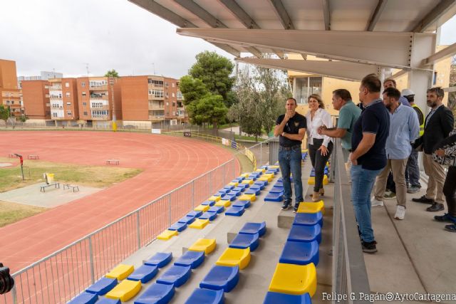 La pista de atletismo de Cartagena ya tiene graderío cubierto para 500 personas y nuevos vestuarios