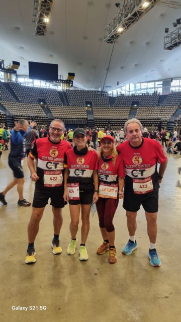 Los corredores del Club cuatro Santos Cartagena en la maratón de Munich