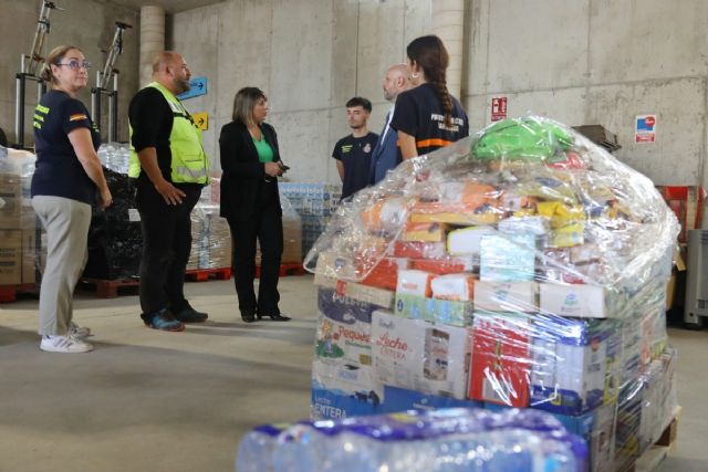 Cartagena suma 110 toneladas de ayuda, envía cubas para liberar alcantarillas y espera indicaciones para más contingentes