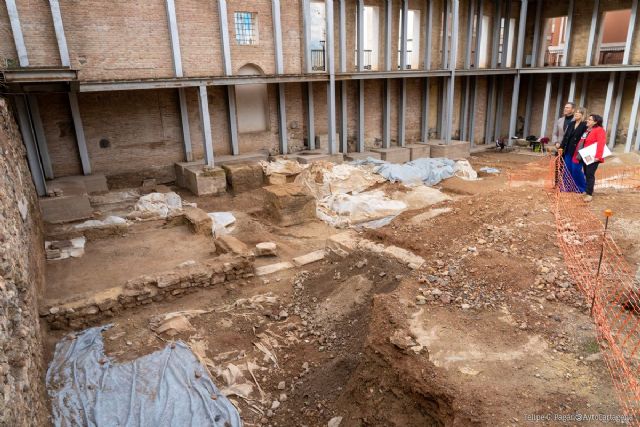 Vuelven las excavaciones al Teatro Romano después de 15 años para recuperar el pórtico