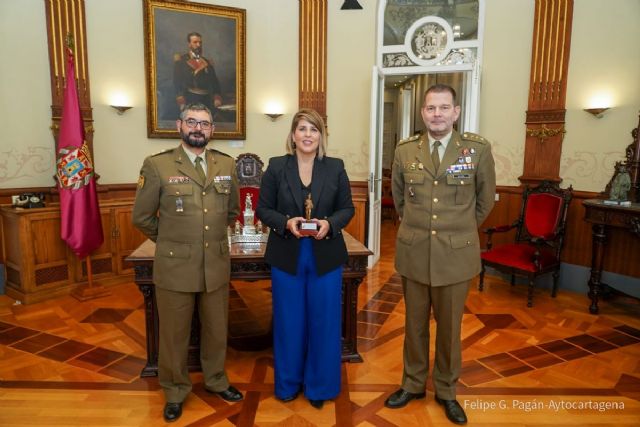 Relevo en el Regimiento de Artillería Antiaérea al que se le concederá próximamente la Medalla de Oro de Cartagena