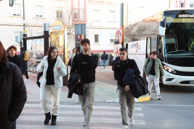 Transporte público y vehículo particular son los medios más utilizados por los estudiantes para llegar a la UPCT