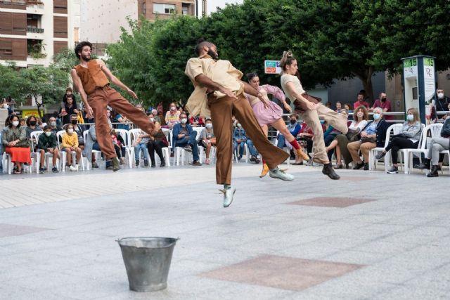 La danza contemporánea y el circo se dan cita en las calles de Cartagena en el festival MuDanzas