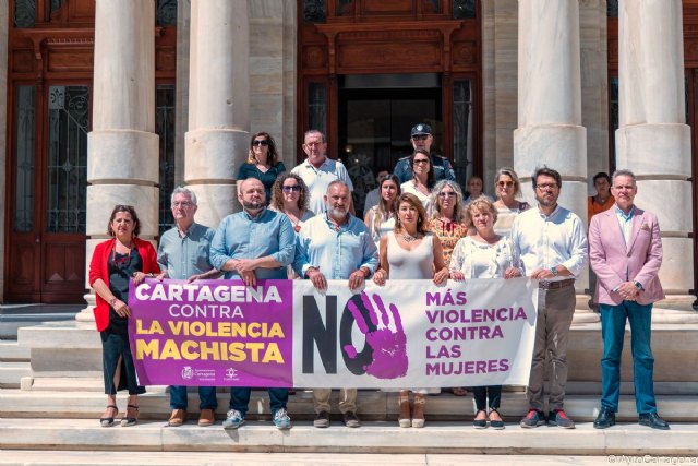 Cartagena se suma al minuto de silencio de la FEMP por un trágico fin de semana con cinco víctimas de violencia de género