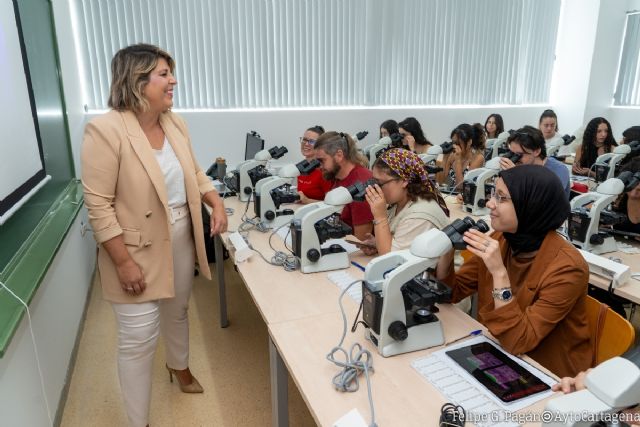 La alcaldesa celebra que alumnos de Enfermería den clase este curso en su nueva sede de Cartagena