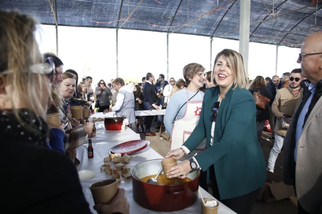 Miles de personas degustan las tradicionales pelotas galileas en el día grande de Pozo Estrecho