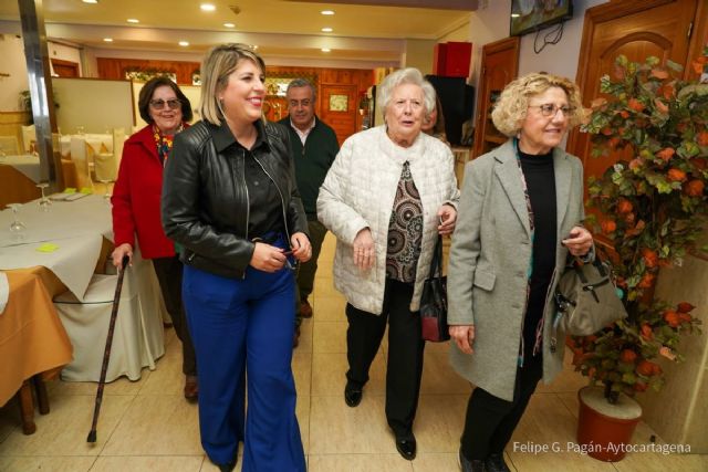 Los mayores de El Albujón celebran su tradicional almuerzo, previo al Carnaval de Mayores