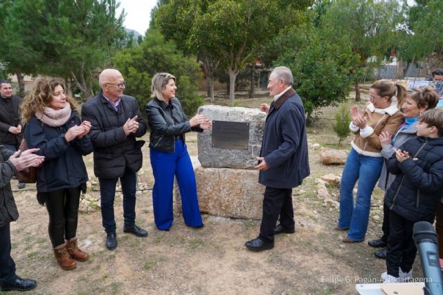 Andrés Bernabé recibe el agradecimiento municipal y vecinal por la creación de un parque en Los Popos