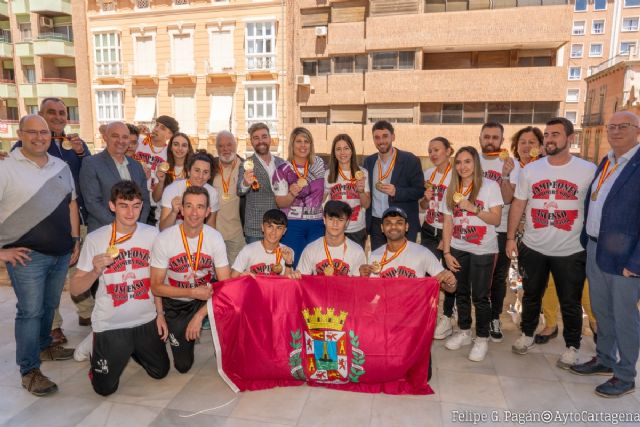 El Bádminton Cartagena celebra en el Palacio Consistorial su ascenso a División de Honor