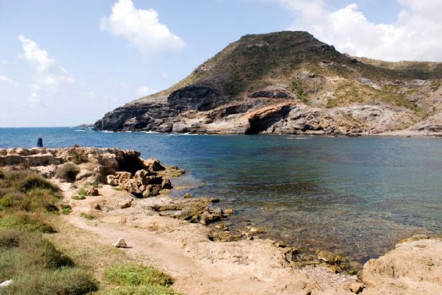 Se abre al baño Cala Reona, tras recuperar los niveles de calidad de agua