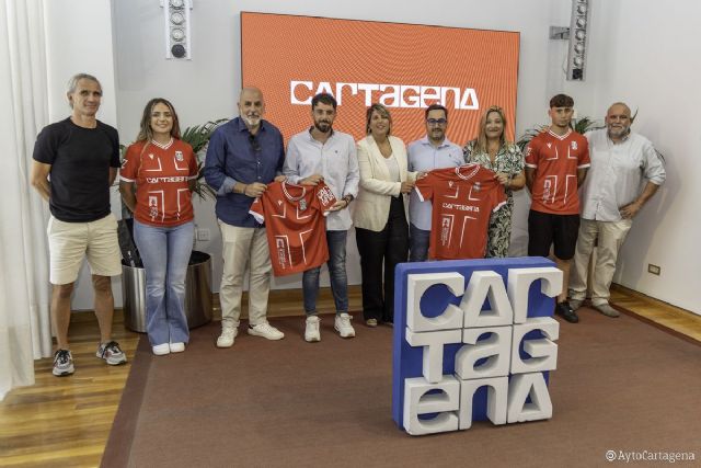 La Marca Cartagena estará por primera vez en las camisetas de juego del FC Cartagena gracias al patrocinio del Ayuntamiento