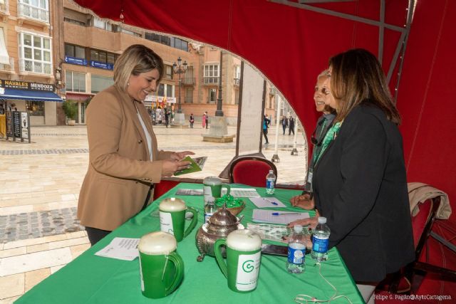 La mesa petitoria del Ayuntamiento recauda 1.864 euros para colaborar en la lucha contra el cáncer