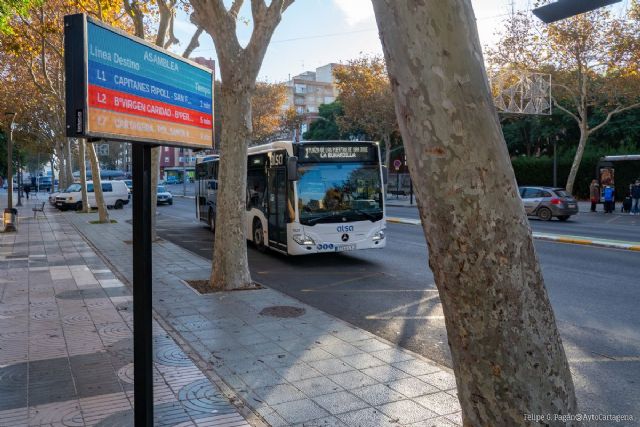 El Ayuntamiento inicia la digitalización de las paradas de autobús de Cartagena