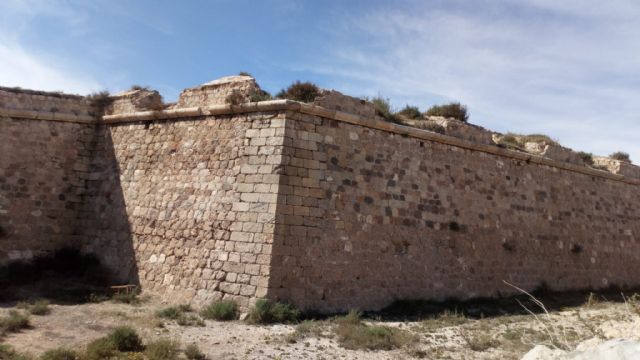 El Castillo de los Moros espera un año la redacción del plan director de su restauración