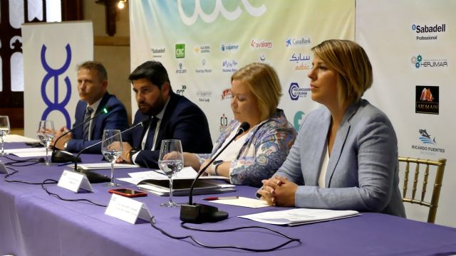 La alcaldesa apela a la cooperación entre administraciones para solucionar los problemas de la comarca en la clausura de la asamblea general de COEC