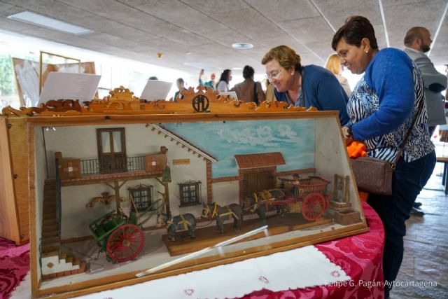 El papel de la mujer en el ámbito rural centra la exposición ´El campo de Cartagena en miniatura por Antonio Madrid López´