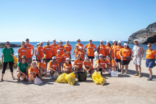 La tercera edición de La Mar de Soles retira 36 kilos de residuos de Cala Reona