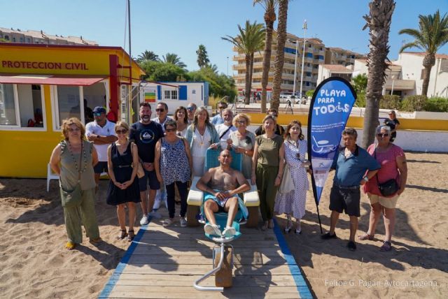 El servicio de baño asistido se pone en marcha en las playas de San Ginés, Playa Honda y Puerto Bello