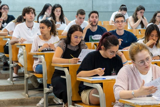 Ya se puede solicitar la beca de 200 euros para jóvenes por estudiar en el extranjero