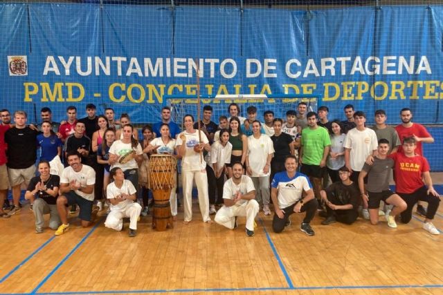 El Programa ADE acerca la Capoeira a los ciclos formativos de grado superior EAS y ACO del IES Mediterraneo