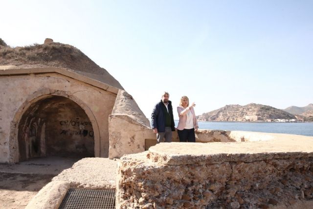 Arroyo y cinco alcaldes de ciudades fortificadas presentan al ministro de Cultura su candidatura a la Unesco