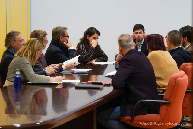 La baja por paternidad Manuel Torres y la entrada de Vox en el Gobierno obliga a modificar el régimen de dedicación y retribuciones de algunos concejales