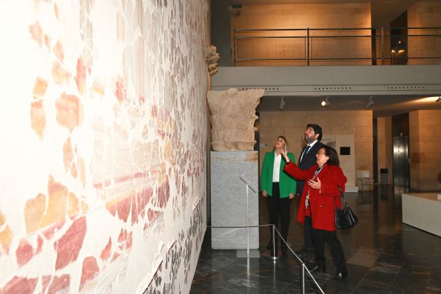 Fernando anuncia la apertura al público del pórtico del Teatro Romano de Cartagena con visitas guiadas