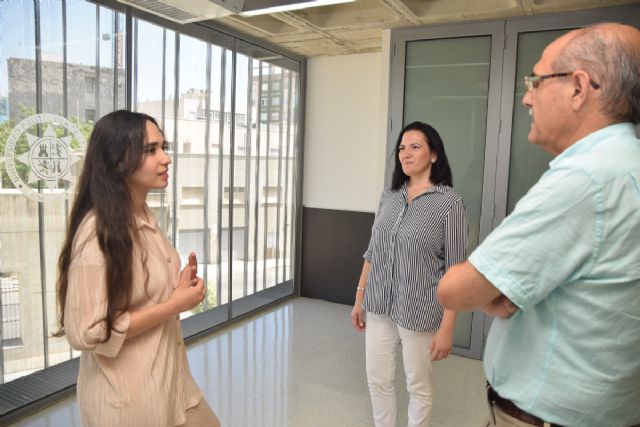 Estudiantes universitarios de primer curso apoyan recibir educación financiera para su vida cotidiana