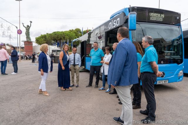 La flota de transporte urbano de Cartagena incorpora cuatro nuevos autobuses híbridos