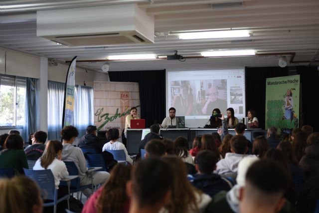 Javier Olivares y Santiago García inauguran los encuentros de los Premios Mandarache 2024