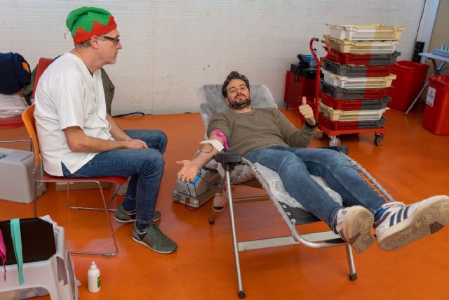 Un centenar de personas donan sangre en la maratón de El Batel, que sigue en marcha esta tarde