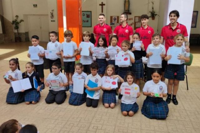 Continua la 'gira' de acercamiento del fútbol sala al cole del Jimbee CT y el programa ADE con parada en colegio Sagrado Corazón de Los Dolores