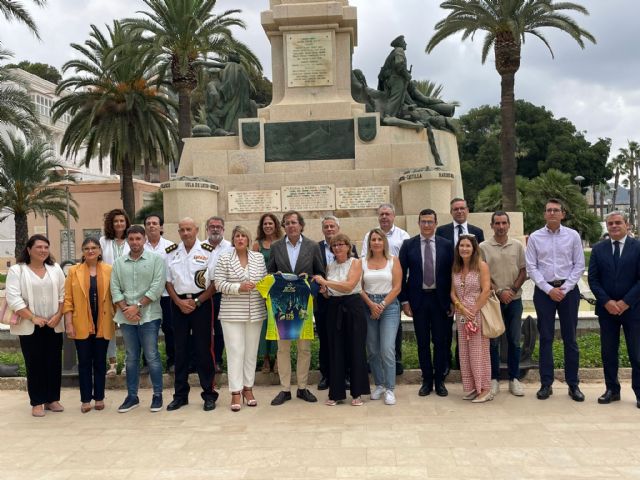 Más de 2.000 corredores y senderistas participan en las distintas pruebas de la 8° edición de la carrera 10K Puerto de Cartagena